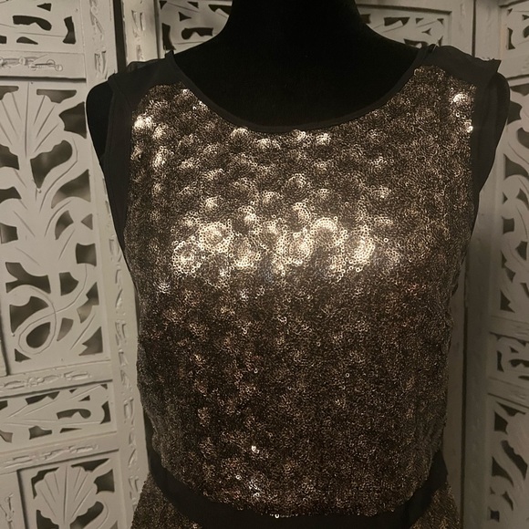 GIRLS/JR NWT! GOLD GLAM SEQUINED WITH BLACK BACKGROUND SLEEVELESS MINI DRESS - Picture 3 of 11